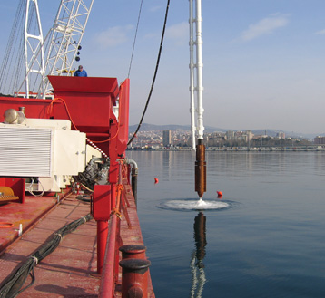 Off shore application<br/>Bottom feed stone columns for sea bed consolidation